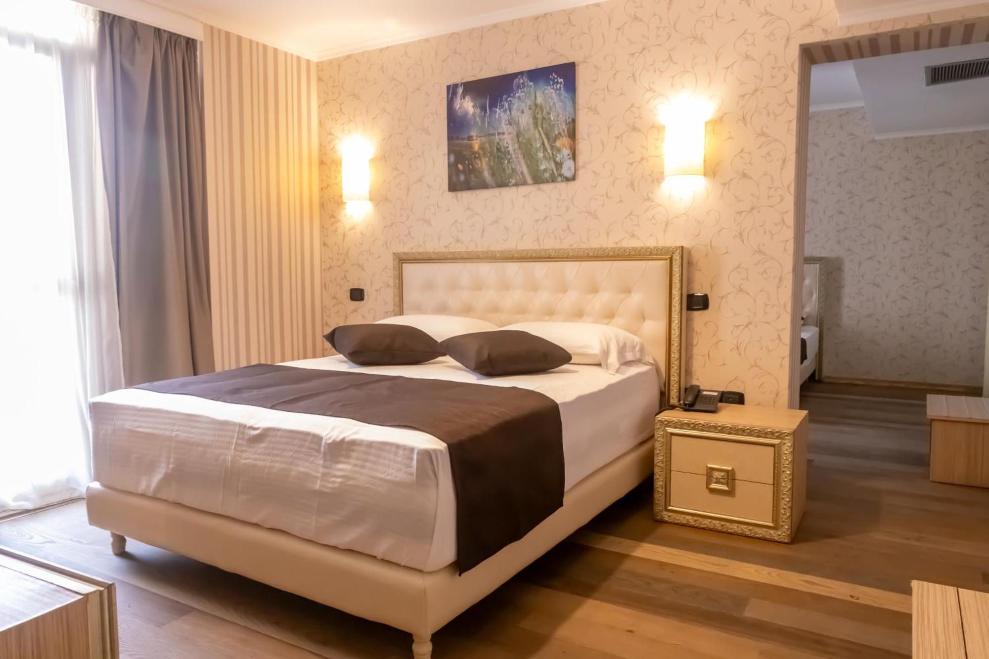 Amh Hotel Durrës Exteriör bild